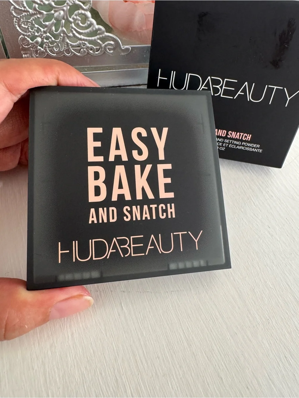 HUDA BEAUTY pressed brightening